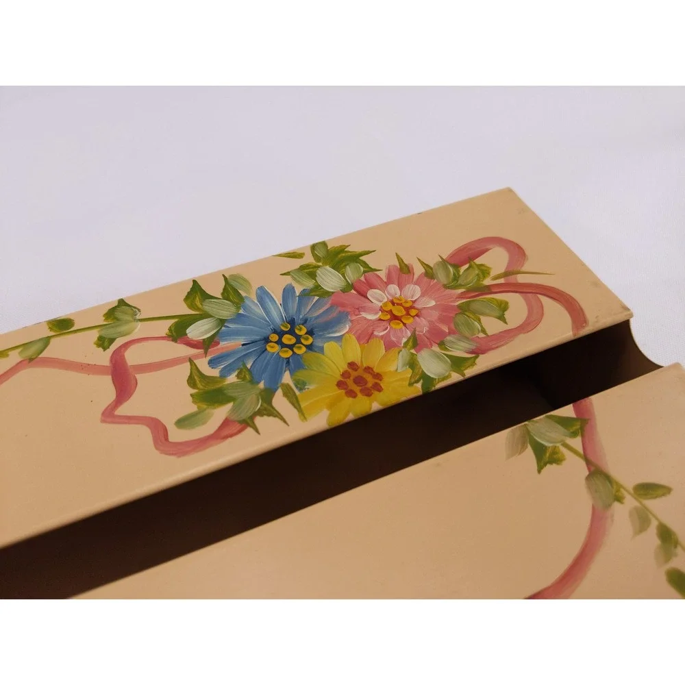 Vintage Metal Tissue Box Cover Beige Hand Painted Floral Ribbon Toleware‎ Style